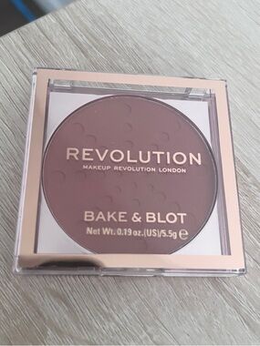 Revolution Bake & Blot Pressed Powder - Mauve